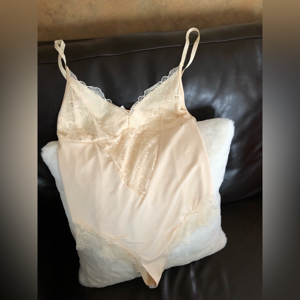 Tik tok shapewear in cream with lace